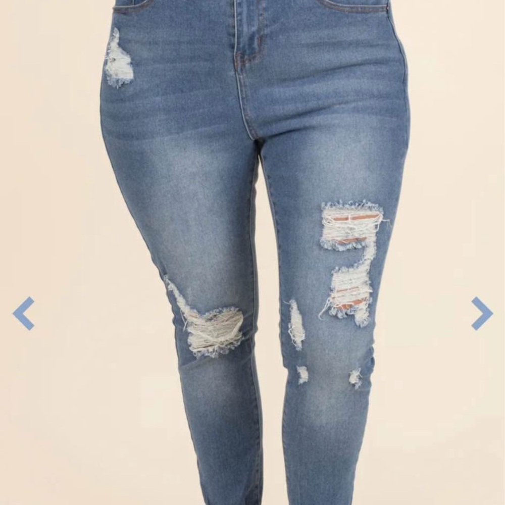Stylish Blue Distressed Women Jeans